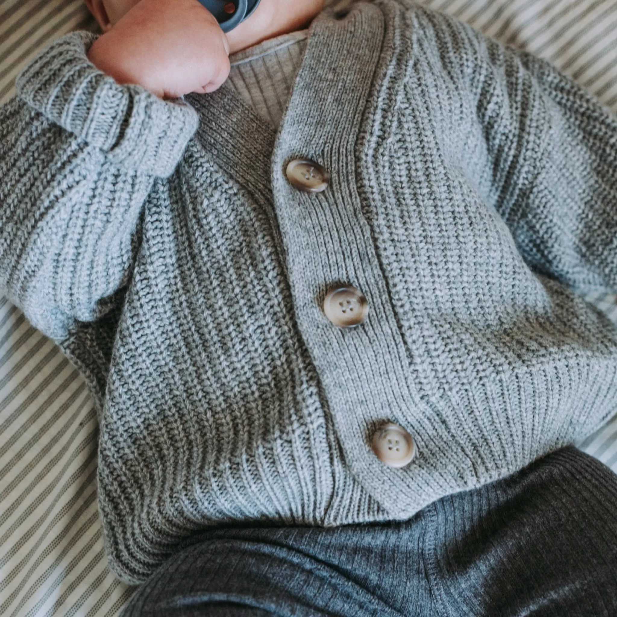 Enfant Poudre Organic Cardigans | Cardigans | CARDIGAN MATÉ LAINE